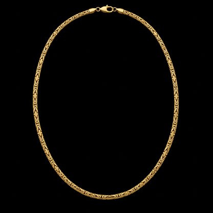 Cadena de oro tejido bizantina de 2 mm en vista completa sobre fondo negro, DP&C Joyas