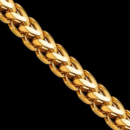 Detalle macro del tejido espiga de la cadena de oro de 5 mm, DP&C Joyas