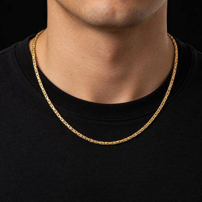 Cadena de oro tejido bizantina de 2 mm puesta sobre el cuello, DP&C Joyas