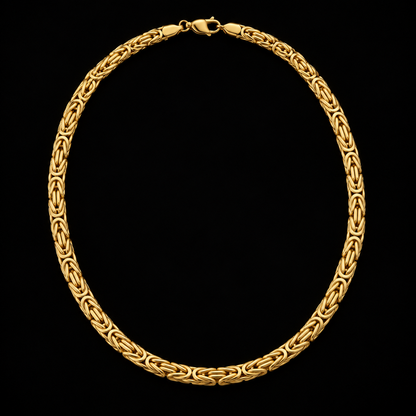 Cadena de oro tejido bizantina de 5 mm en vista completa sobre fondo negro, DP&C Joyas