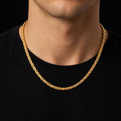 Cadena de oro tejido bizantina de 3 mm puesta sobre el cuello, DP&C Joyas