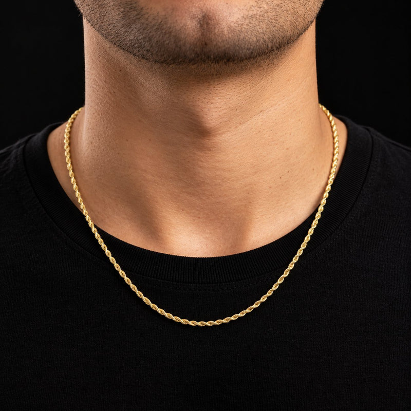 Cadena de oro tejido torsal de 2 mm puesta sobre el cuello, DP&C Joyas