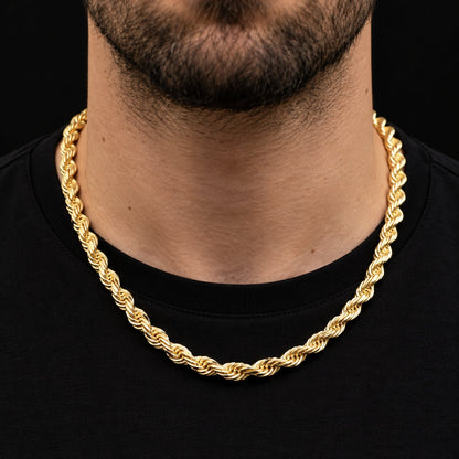 Cadena de oro tejido torsal de 8 mm puesta sobre el cuello, DP&C Joyas