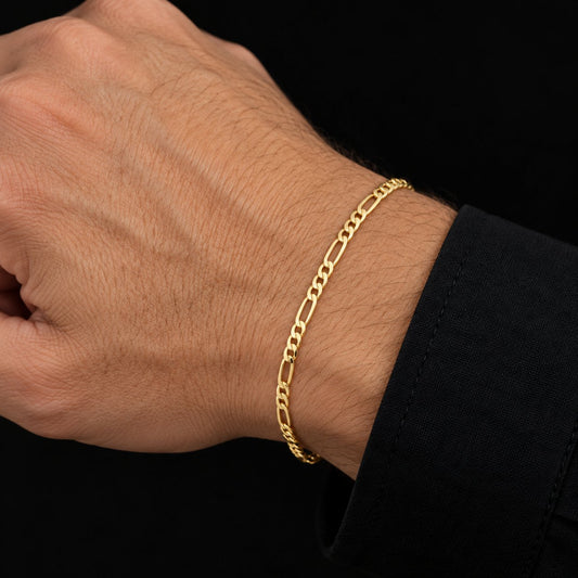 Pulso de oro tejido Cartier de 2 mm puesto en la muñeca, DP&C Joyas