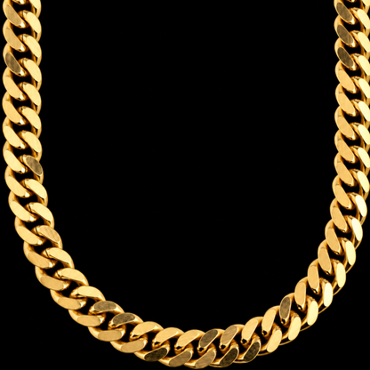 Cadena cubana de oro de 8 mm en vista completa sobre fondo negro, DP&C Joyas