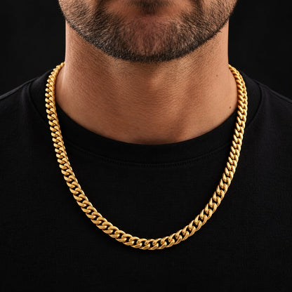 Cadena cubana de oro de 7 mm puesta sobre el cuello, DP&C Joyas