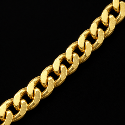 Detalle macro del tejido de eslabones de la cadena cubana de oro de 5 mm, DP&C Joyas