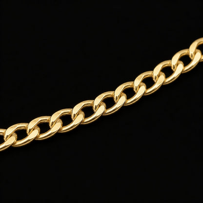 Detalle macro del tejido de eslabones de la cadena cubana de oro de 3 mm, DP&C Joyas