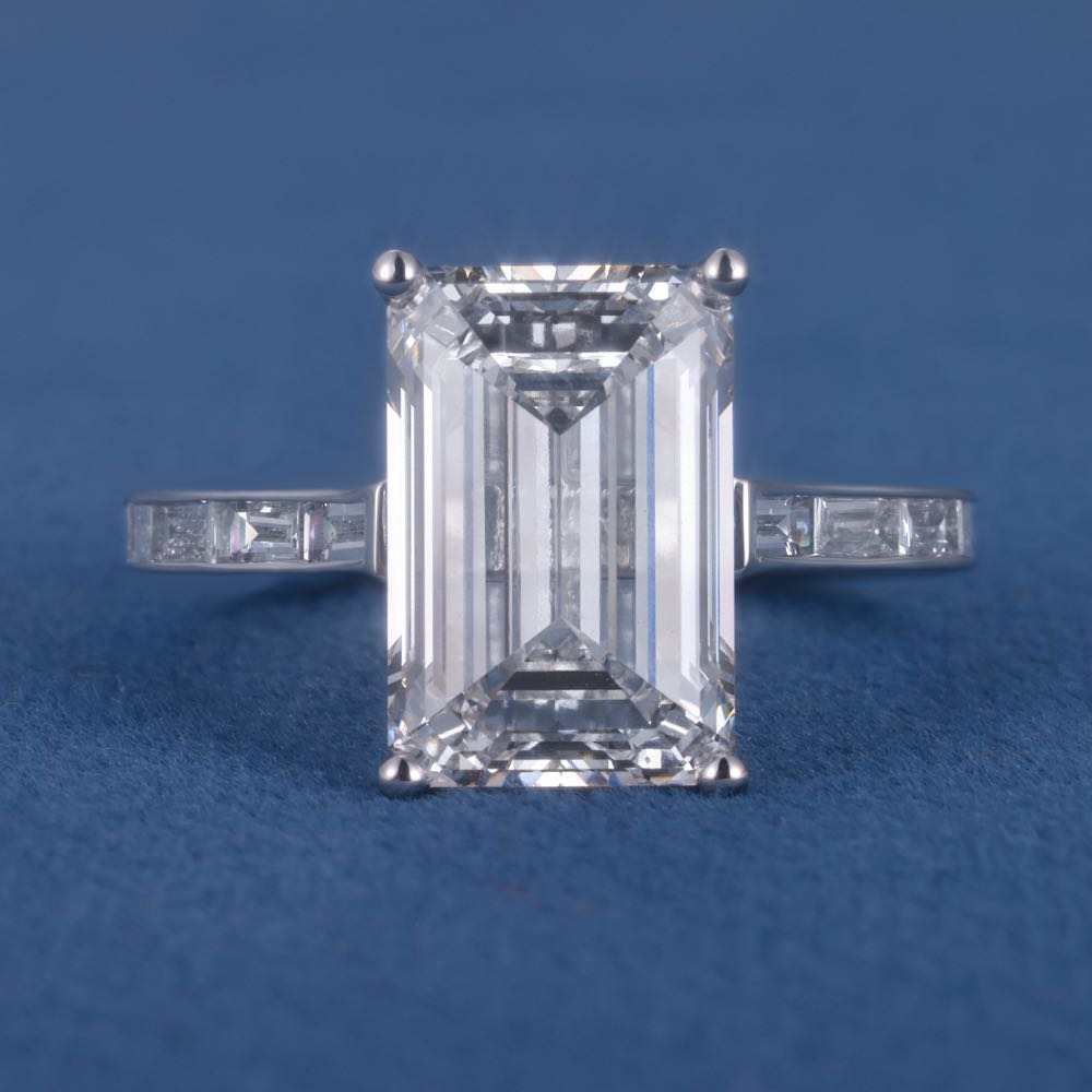 Ejemplo de anillo de compromiso personalizado de DP&C Joyas