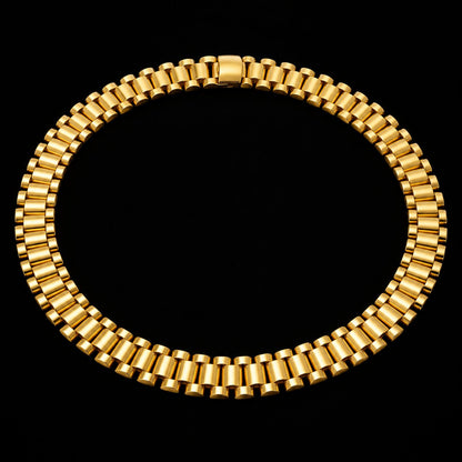 Cadena de oro tejido Rolex de 7 mm en vista completa sobre fondo negro, DP&C Joyas