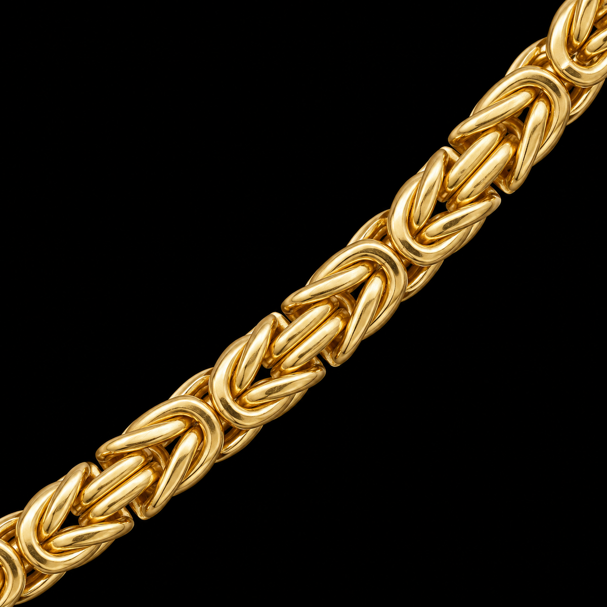 Detalle macro del tejido bizantina de la cadena de oro de 3 mm, DP&C Joyas