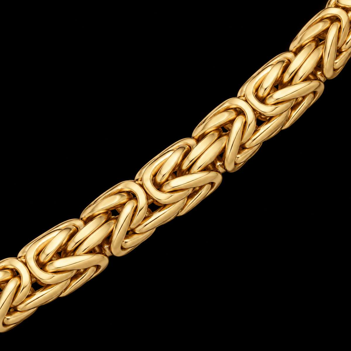 Detalle macro del tejido bizantina de la cadena de oro de 5 mm, DP&C Joyas