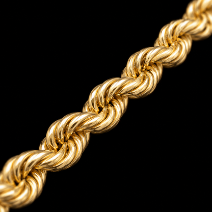 Detalle macro del tejido torsal del pulso de oro de 5 mm, DP&C Joyas