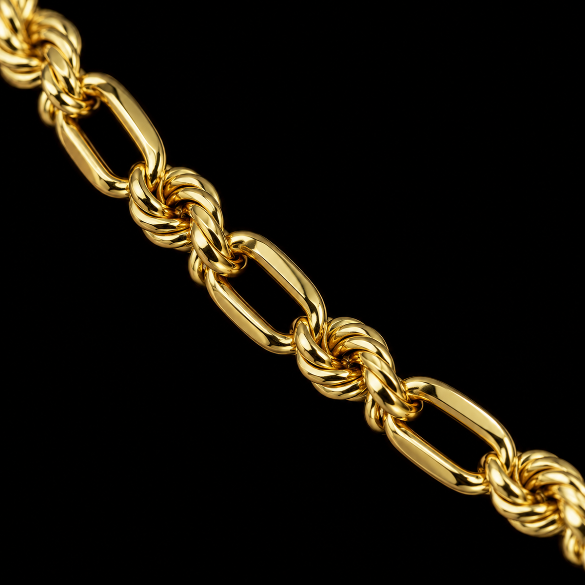 Macro del tejido torsal fígaro de oro amarillo de 2 mm con eslabones alargados y tramos torsal