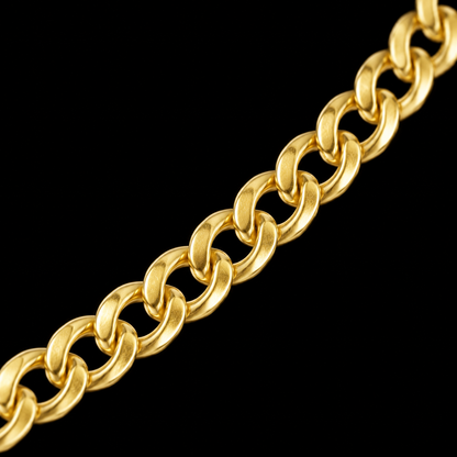 Detalle macro del tejido de eslabones de la cadena cubana de oro de 2 mm, DP&C Joyas